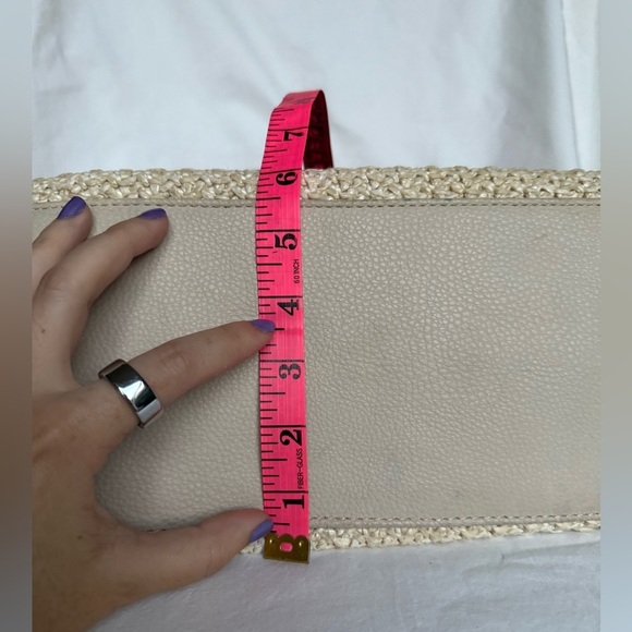 Moda Luxe Cream Raffia Isla Wood Handle Purse - Picture 8 of 13